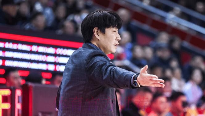 邱彪:克里斯早上起来就发现身体不适,每个队员都有点感冒 邱彪:克里斯早上起来就发现身体不适,每个队员都有点感冒